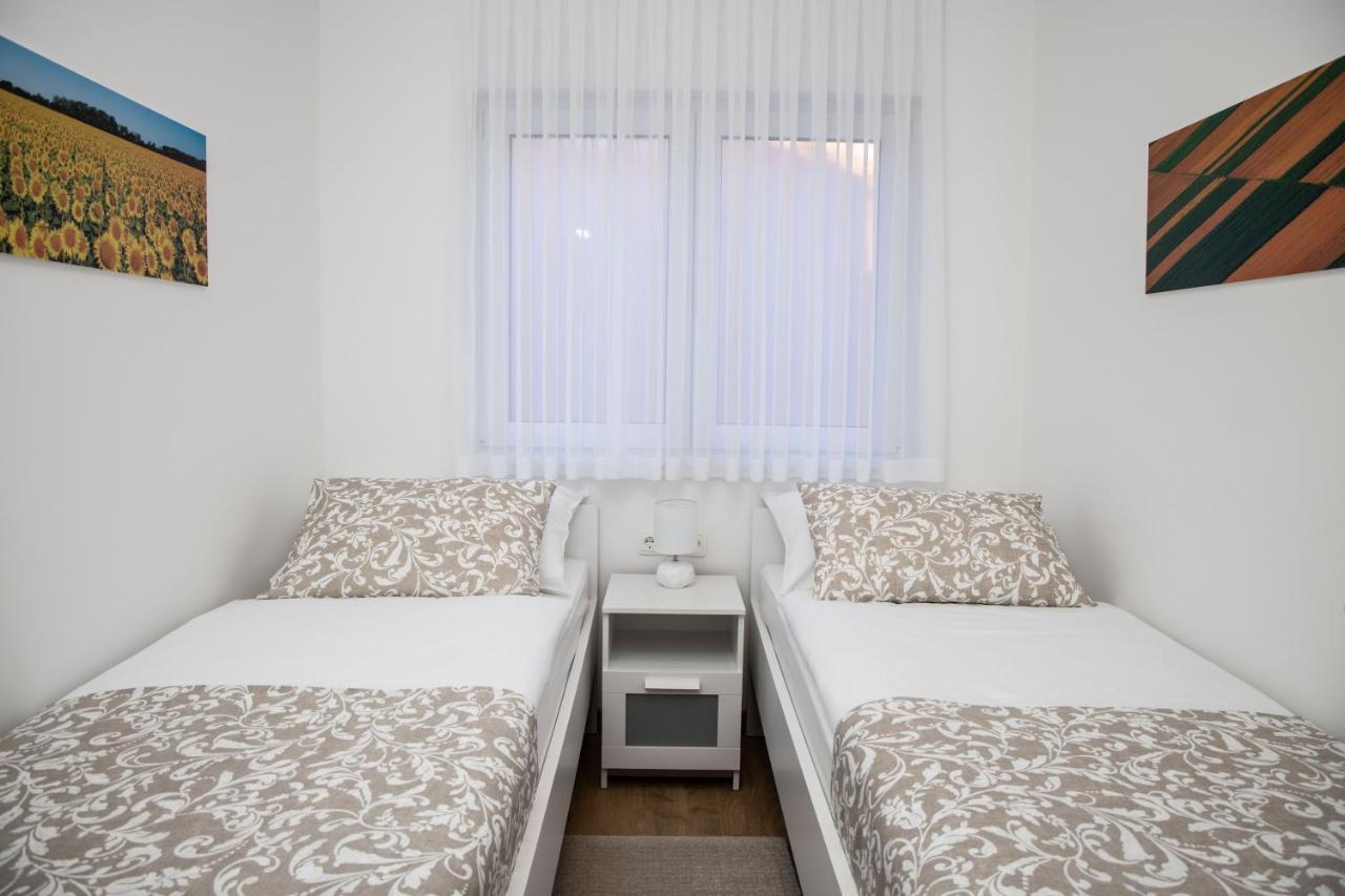 Apartmani Orion - Kasiopeja Vinkovci Exterior photo